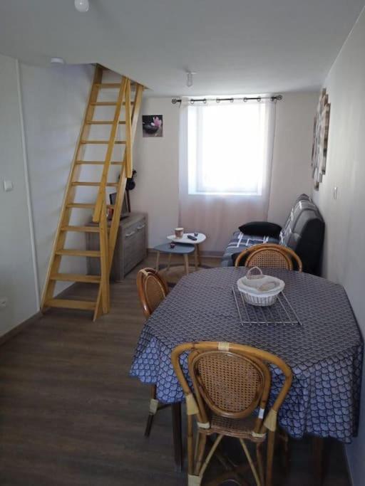 Maison Pour 2 A 4 Personnes Brassac-les-Mines Eksteriør bilde